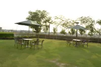Hide Away Suites Các khách sạn gần IHDP Business park