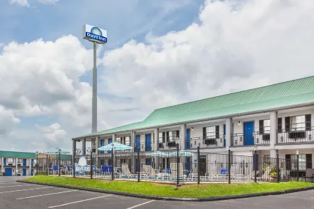 Days Inn by Wyndham Natchitoches Отели рядом с достопримечательностью «Парк Хайленд Парк»