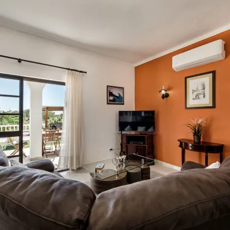 Villa V3 with Private Pool and Air Conditioning and Free Wifi Internet
