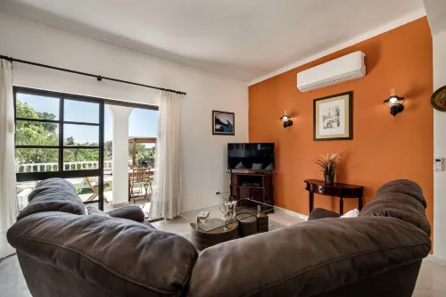 Villa V3 with Private Pool and Air Conditioning and Free Wifi Internet