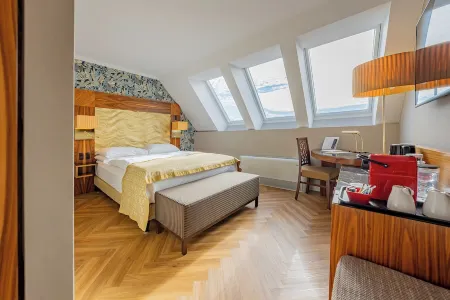 Hotel Josefshof am Rathaus Отели рядом с достопримечательностью «Циркусвизе Альтерлаа»