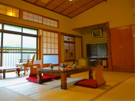 Yunotsuru Onsen Asahiso Отели рядом с достопримечательностью «Cherry Blossom Trees along Yunoko Beach Road»