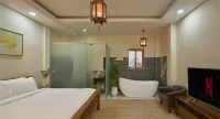 Secret Elm Hotel Hotel in zona Bui Mon parish