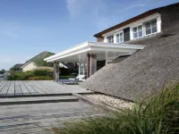 Villa by Tjeukemeer with Private Jetty -  Ferienhäuser