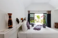 Bungalow Near by Beach El Pillax Lanta Resort Hotels in Koh Larn