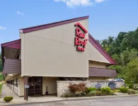 Red Roof Inn Charleston West - Hurricane, WV Hotels in Nitro