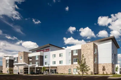 TownePlace Suites Milwaukee West Bend Các khách sạn gần Muenk Playlot