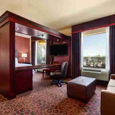 Hampton Inn & Suites Mission Rooms