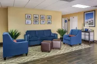 Comfort Inn & Suites Near Universal - N Hollywood - Burbank Hotels in Sun Valley