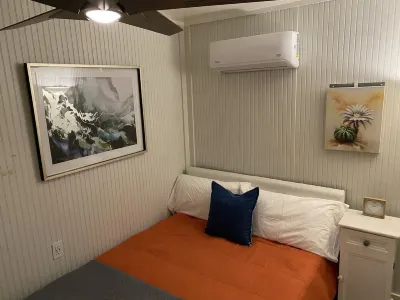 Contemporary Cottage in the heart of Mandeville Hotel in zona Fontainebleau State Park