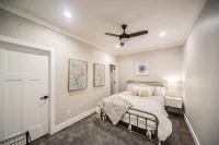 Captains Quarters- located within walking distance to local marina