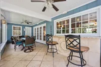 Tropical Resort Style Retreat w/ Pool House 4BR, 3 Bath