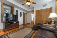 Impressive Private 2BR Suite w/Parking Univ Area