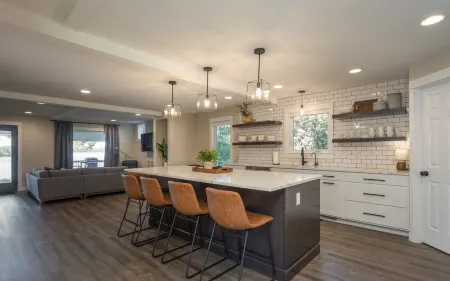 Lake home with great views of Alexandria