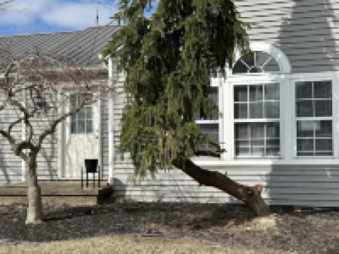 Egret Point Retreat 3 bedroom 1.5 bath ranch home located on Lake Erie