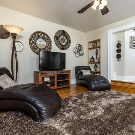 Large & Private w/King Bed Great Location