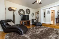 Large & Private w/King Bed Great Location