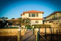 The PLAYFUL PELICAN on Florida's Intercostal Waterway: Beach a few blocks away Hoteles en Port Orange