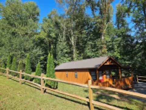 Tiny Hideaway Cabin mins. from Downtown Bryson City and Deep Creek National Park