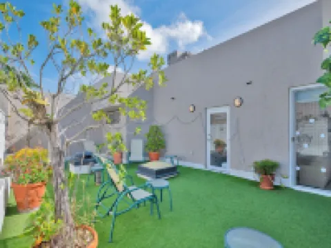 Great Key Biscayne family sized ocean front condo 3/3 with large pvt terrace.