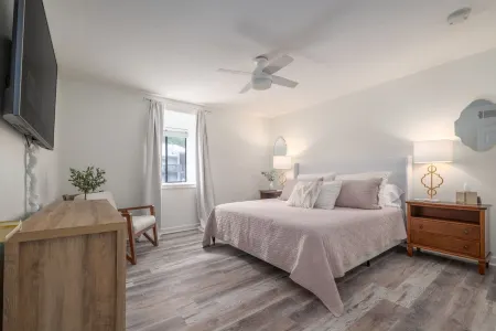 Luxury in the Heart of Homewood, Minutes from Samford! Отели рядом с достопримечательностью «Университет Самфорд»