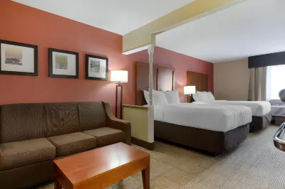 Comfort Inn & Suites Hotels in Blackman