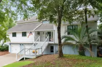 BEAUTIFUL HOME JUST STEPS TO BEACH! Perfect 6 BR Family Home - 3 Master Suites!