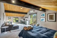 Wine Country Retreat between Sonoma & Napa Valleys