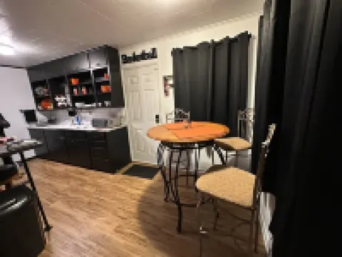 Pet friendly. Blocks to OSU - 0.7mi to BP Stadium!