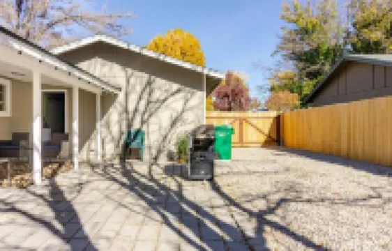 Spacious 3 bedrooms  house with WiFi, AC in Wonderful Carson City