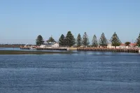 Cosy coastal cottage with all the comforts of home