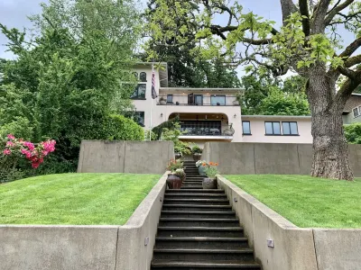 The Big Pink House, a University of Oregon Favorite