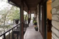 Cozy Condo near UT/Downtown