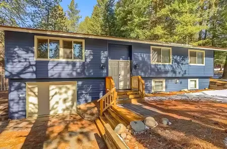 Tucked away mountain retreat w/Game Room & Hot Tub