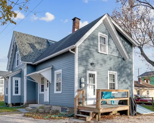 Adorable Cottage, 5 min walk to water & town Hotels in Westbrook