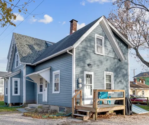 Adorable Cottage, 5 min walk to water & town Hotels in Westbrook
