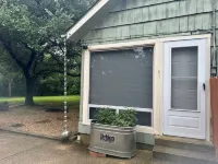 4 miles from Downtown this charming studio offers a cozy retreat for your stay.