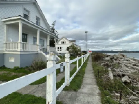 Point Robinson Lighthouse - Keeper's Quarters B Hotels in Vashon