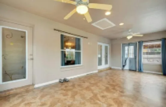 Family Fun Haven: 3 Bed/2 Bath/6 Mi to Legoland/Pet Friendly!