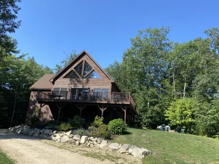 Njoy Charm - Gorgeous Family and Pet Friendly Home