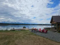 Modern Lake Lucille Lakefront, Whole 5 bedroom house, Private dock & games Hotel a Wasilla