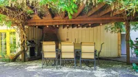~ Main House + 3 Guest Cottages ~ Hot Tub ~ Pool ~ EV Charger ~ Pet Friendly ~