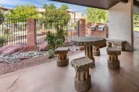 Sedona Eco-Friendly Condo w/ Pool: Walk to Shops Restaurants Golf & Trails