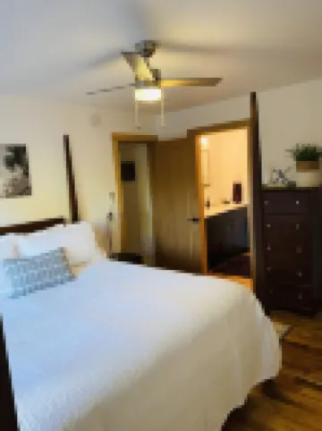 Premier Downstairs Flat in Perfect Down Town Location