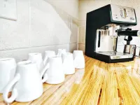 Maison Modernè Unit A: Work + Play
