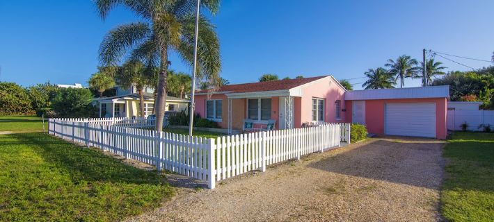 SOUTH BEACH & PARK Just a Hop Skip & Jump • CORAL COTTAGE • Fun Seaside Vero Hotels in Vero Beach