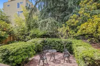 CapHill Charm 3-bedroom house with WiFi, central AC and near everything. Hotels in capitol hill