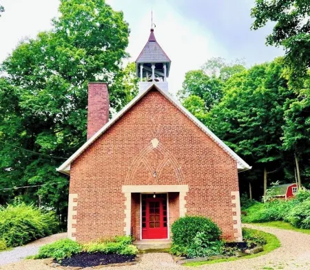 Old School 7 - Charming 2-bedroom historic home in welcoming Mansfield