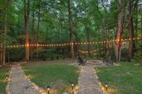 3 Bedroom House in DuPont with Hot-tub, Sauna, and Game Room! Hotels near DuPont State Recreational Forest Visitor Center