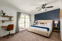 Spacious Desert Retreat: Pickleball, Pool & Spa, Putting Green, & Playground Hotels in Casas Adobes